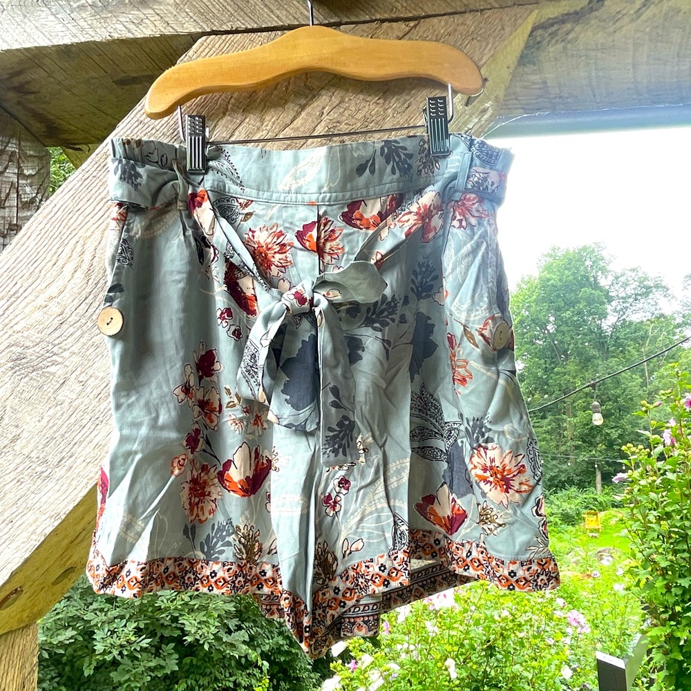 Floral Bohemian Shorts - Picture 3 of 8